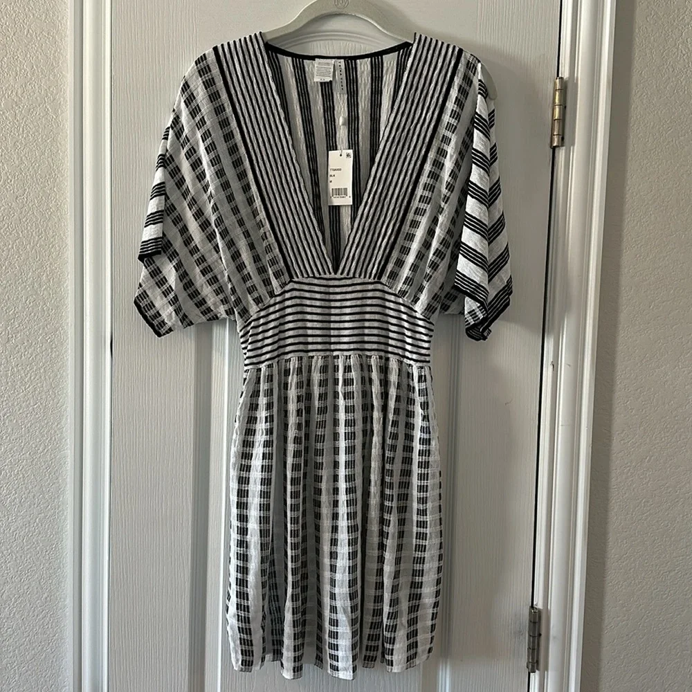 NWT Trina Turk Swim Suit Cover Up - Picture 2 of 6